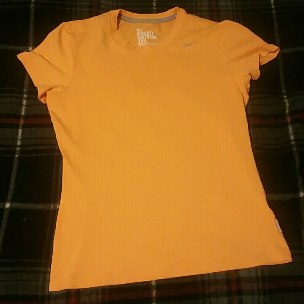 Nike Dri Fit Cotten Tee Size M womens Tee